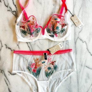 Huit Camelia Set (32D and XS)